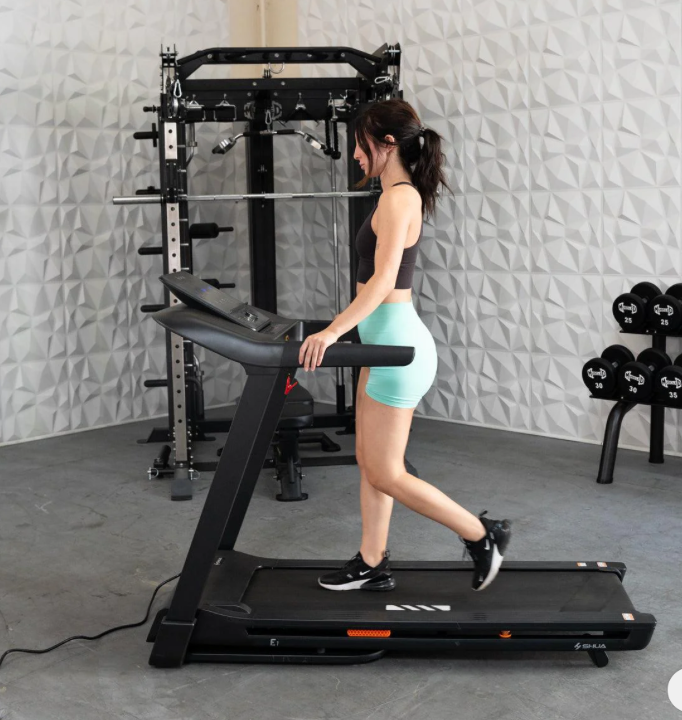 Light Commercial Folding Treadmill - LED Display - Heart Rate Monitor - Safety Clip